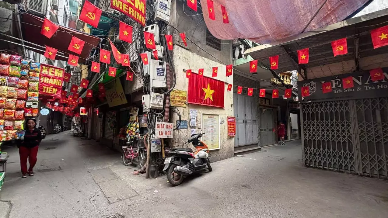 3.9  TỶ - HÀNG NHỎ HIẾM CÓ KHÓ TÌM-SỔ ĐỎ HOA HẬU , MẶT TIỀN 4M- CHỈ 2NGOẶT RA MẶT PHỐ TÔN ĐỨC-anh-1