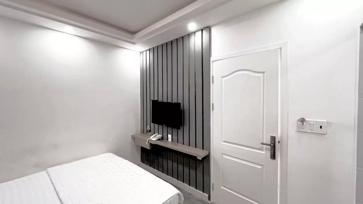 Bán Gấp MT đường Hoa Phú Nhuận - Hầm 6 tầng - HĐT 90tr/th - Chỉ 22 Tỷ-anh-4
