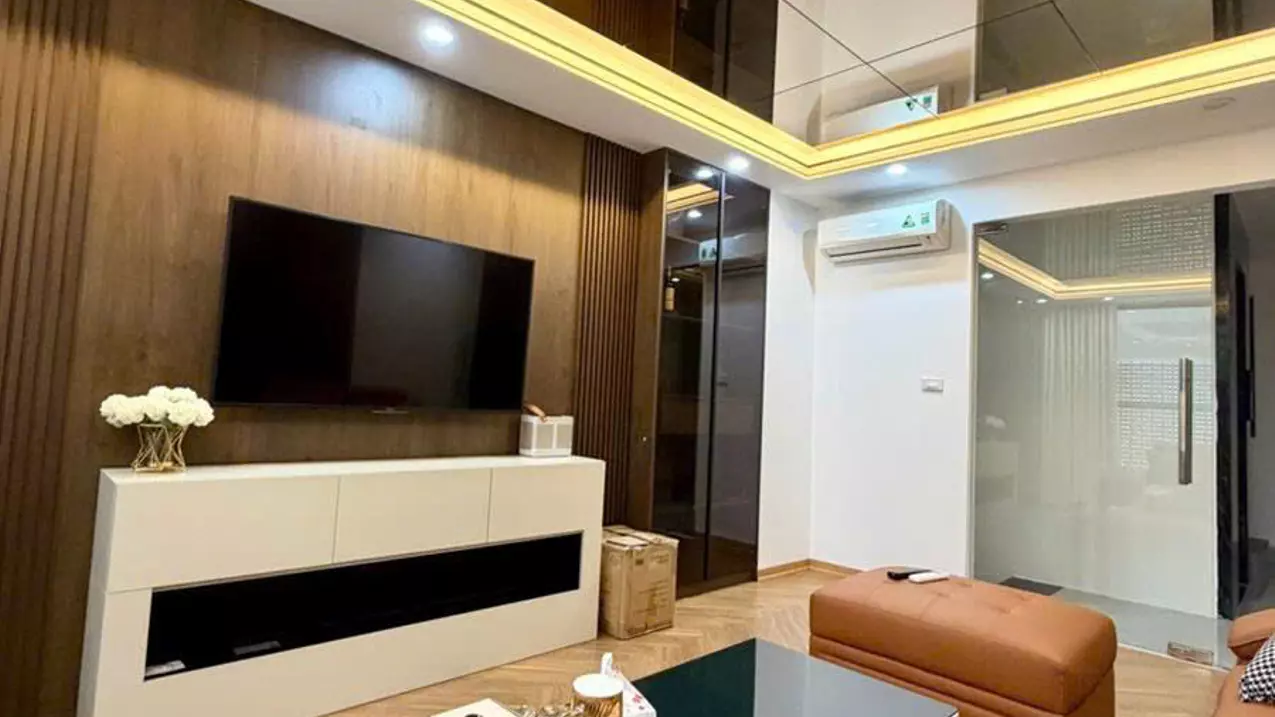 Bán nhà Hoa Lâm 64m 6 tầng thang máy ngay sau GO Long Biên giá 18 tỷ-anh-2