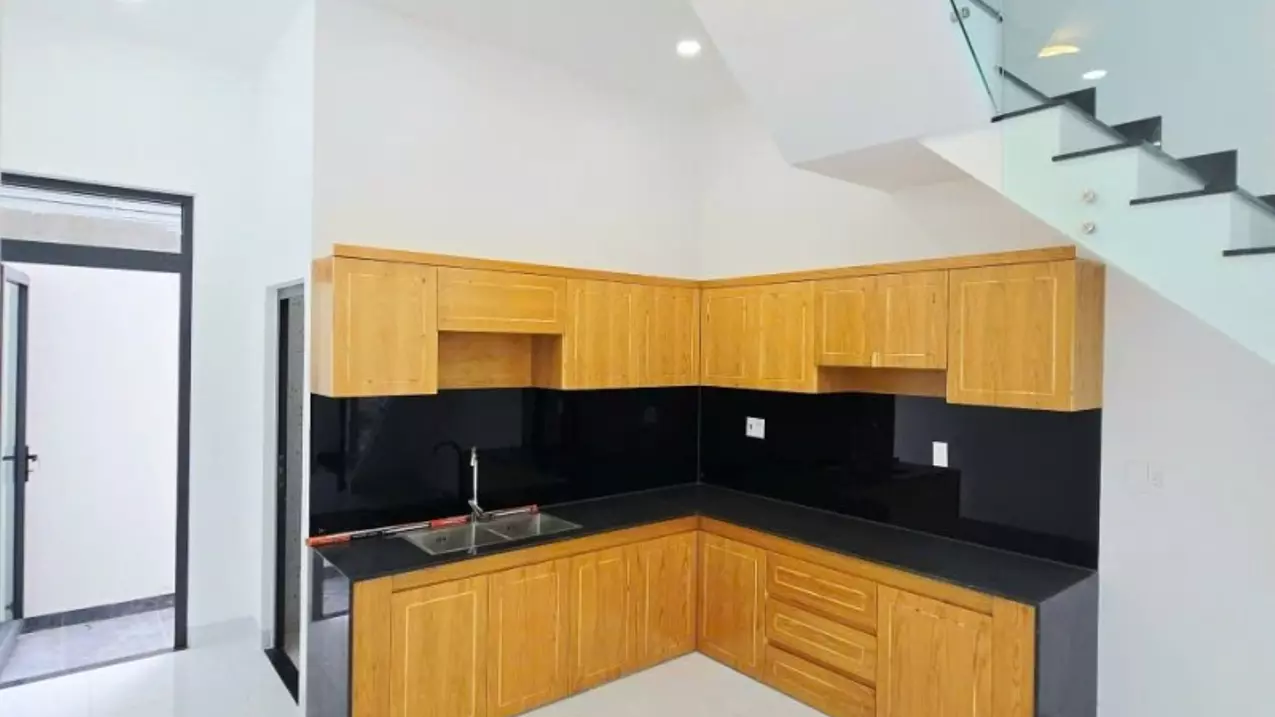 Bán nhà mặt phố đường Trường Lưu, Q9, Thủ Đức, TP HCM. DT 50m2, 3 tầng, SH. Giá 4,7 tỷ.-anh-3