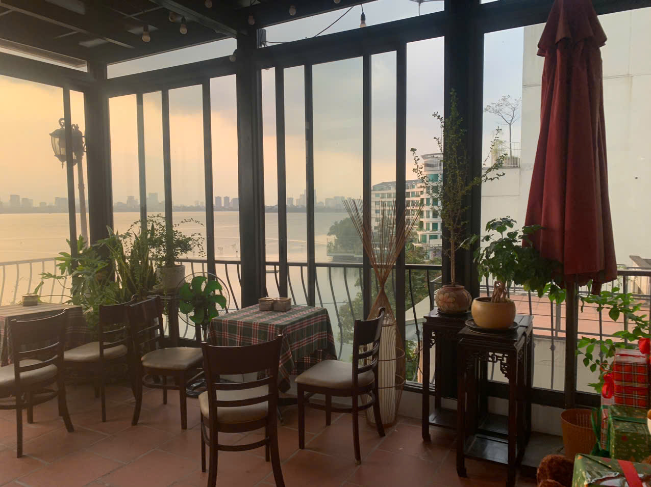 BÁN NHÀ MẶT PHỐ VỈA HÈ RỘNG - KINH DOANH CAFE - 7 TẦNG THANG MÁY - VIEW HỒ TÂY - LÔ GÓC  3-anh-3