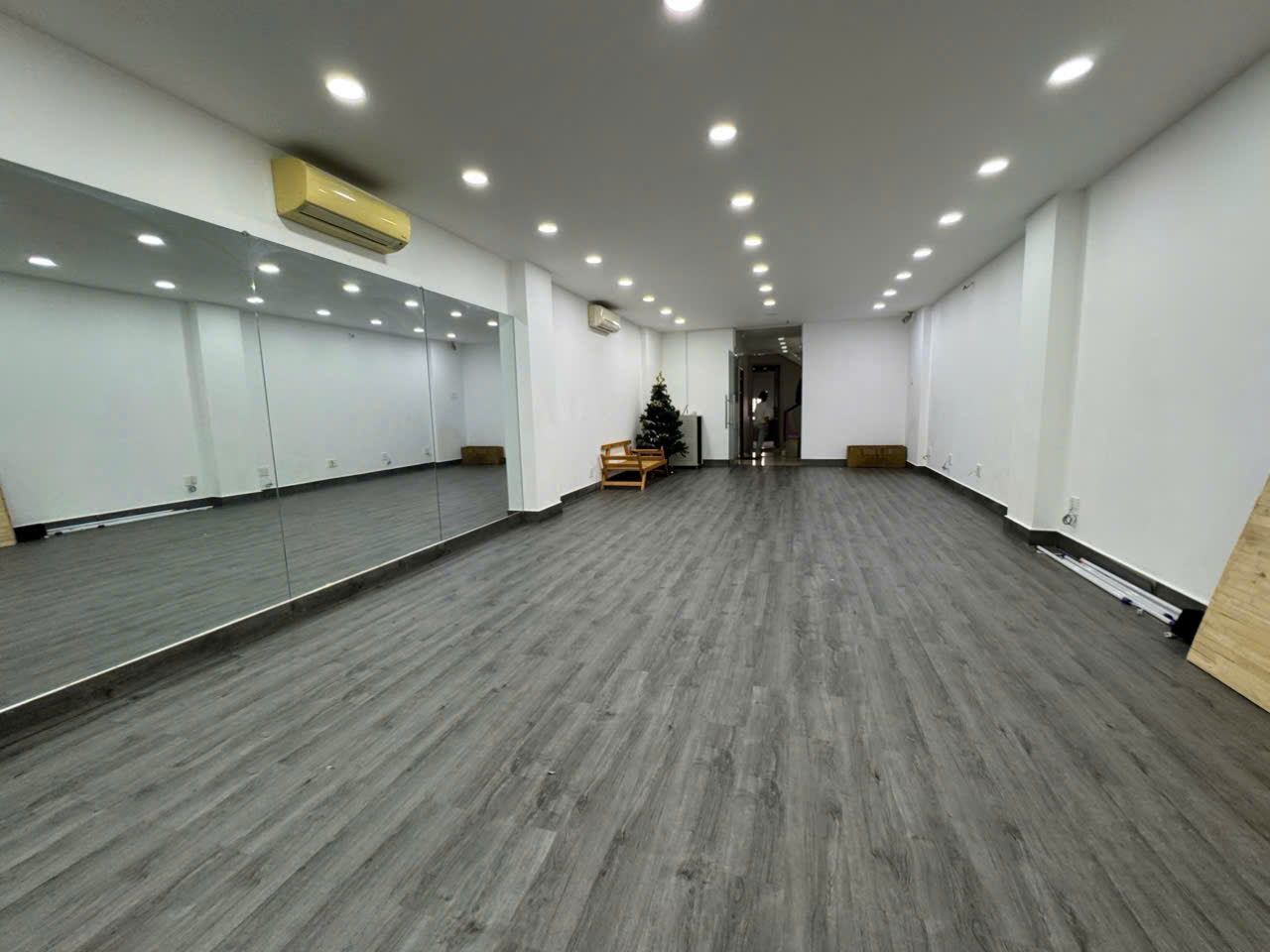 Bán nhà MTKD 6 lầu ngay Lạc Long Quân 110m2 ngang 5m làm VP gần chợ Tân Bình 22 tỷ.-anh-1