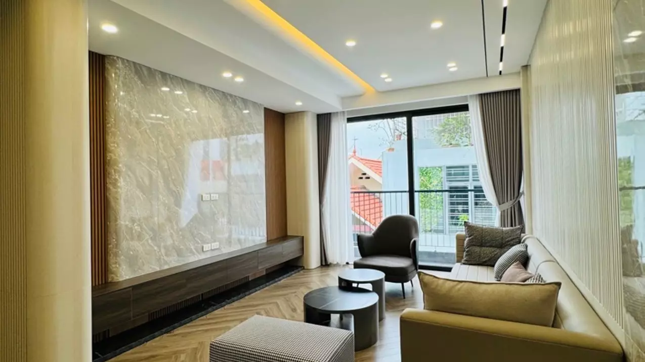 Bán nhà Nguyễn Văn Cừ - 68m2 giá 11,2 tỷ. Nhà lô góc 3 thoáng, ô tô tránh, thông tứ tung-anh-1