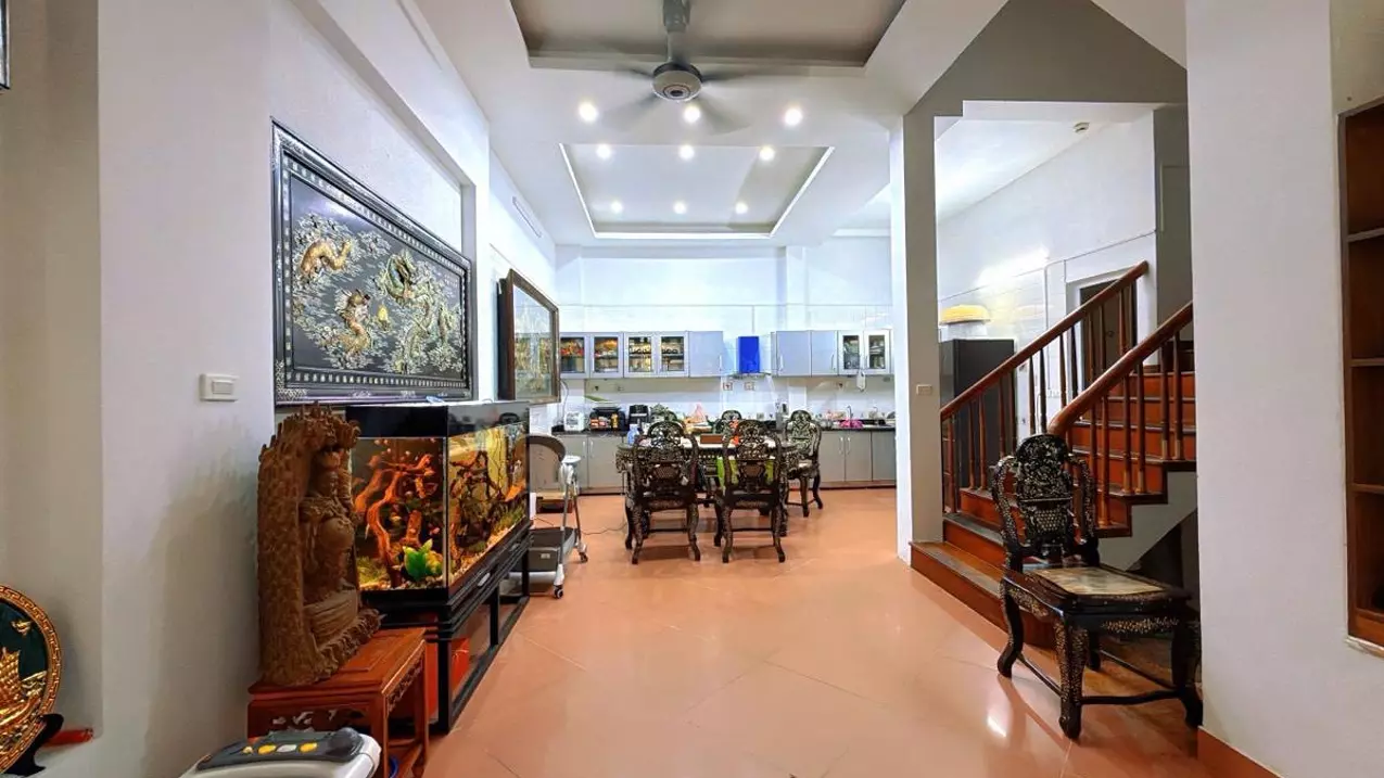 Bán nhà phố Hoàng Cầu, Đống Đa 78m,5 tầng, mt 7.4m. Giá: 42 tỷ-anh-2