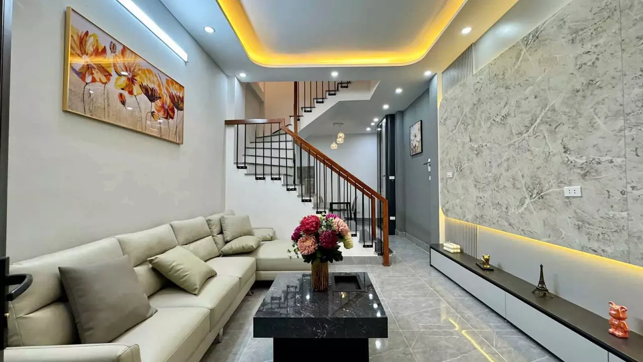 Bán nhà Phố Hoàng Cầu_Thiết Hợp Lí_Nhà Thoáng Sáng_31mx5T_Giá: 7.4 Tỷ_Lh; 0396935190.-anh-2