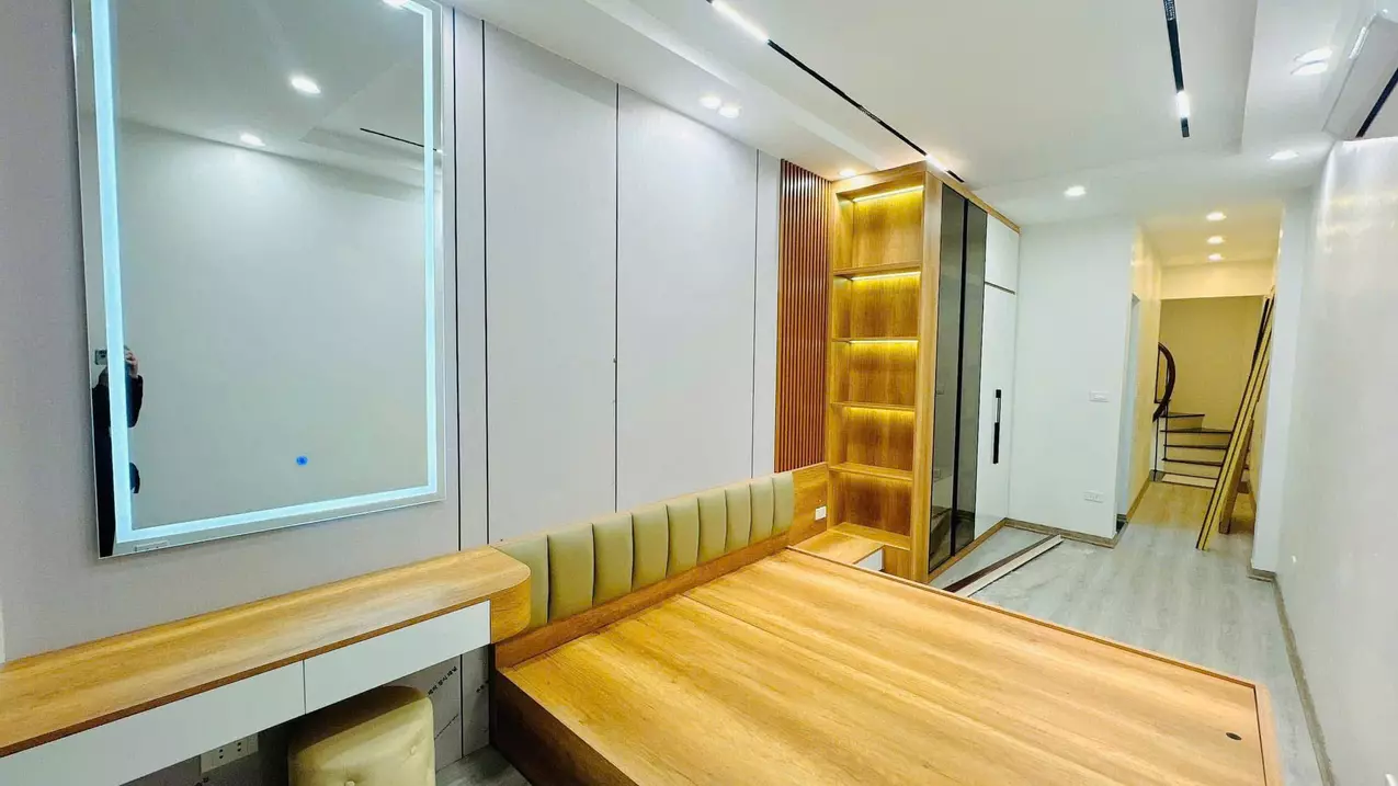Bán nhà Phố Hoàng Cầu, Vị Trí Đắc Địa, Khung Cột Chắc Chắn, 35mx5T, Giá: 8.1 Tỷ, Lh: 0396935190.-anh-3