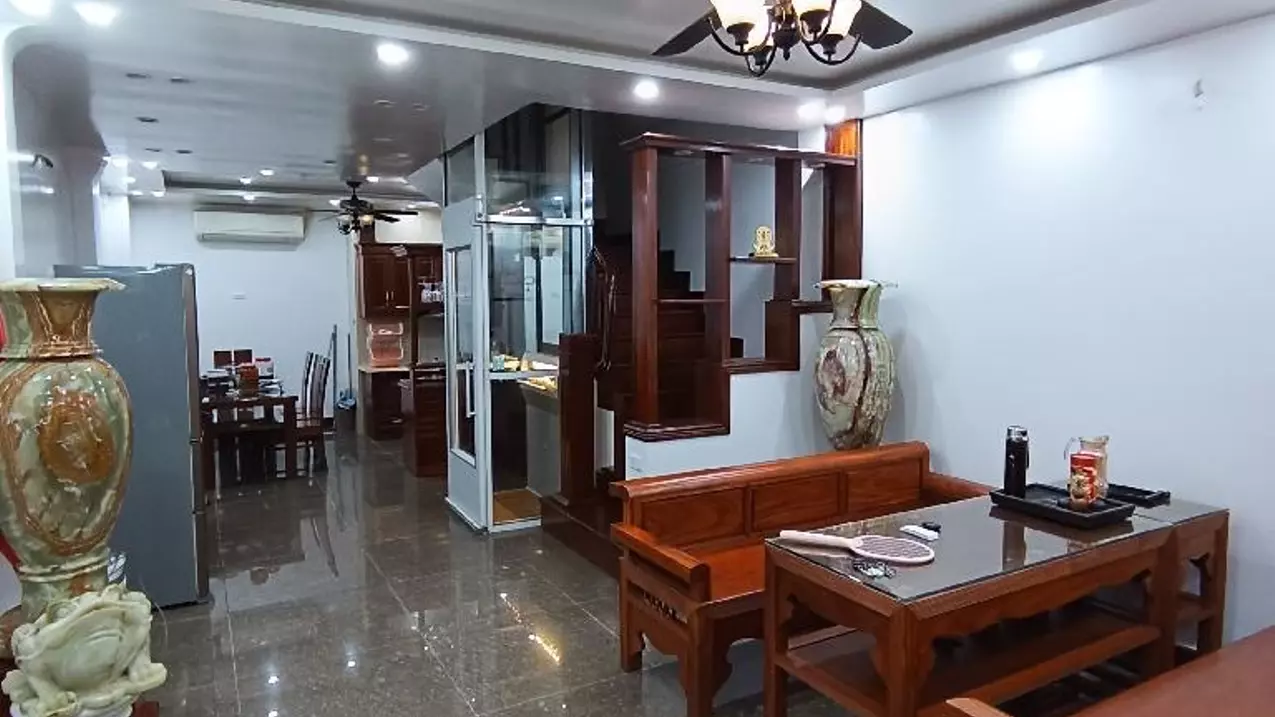 Bán nhà phố Nguyễn Khang 51m2 - 6 tầng, gara ô tô, thang máy, giá 12.5 tỷ-anh-1