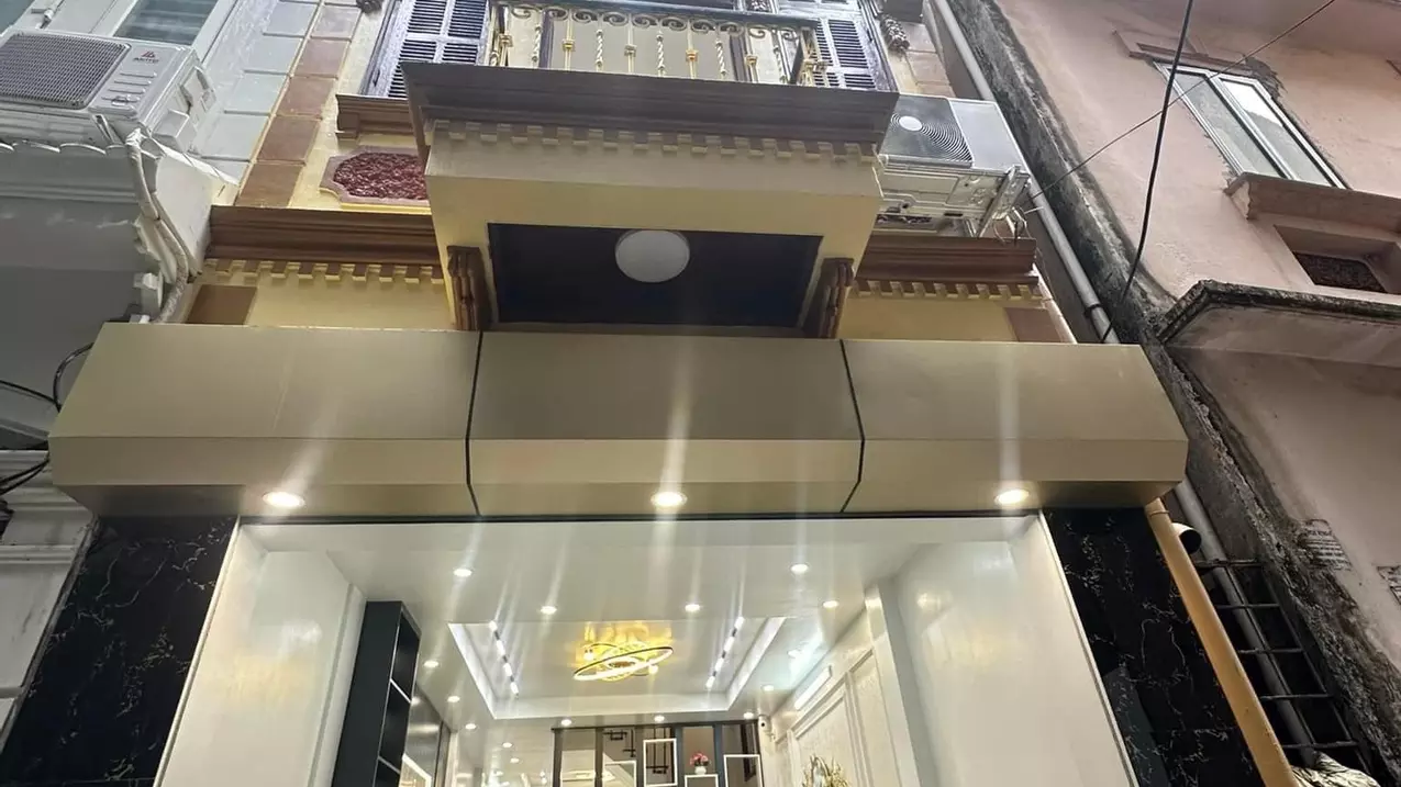BÁN NHÀ TRUNG TÂM CẦU GIẤY  NGÕ THÔNG NHÀ ĐẸP CHỈ VIỆC VỀ Ở 43M GIÁ 8,6 TỶ-anh-1