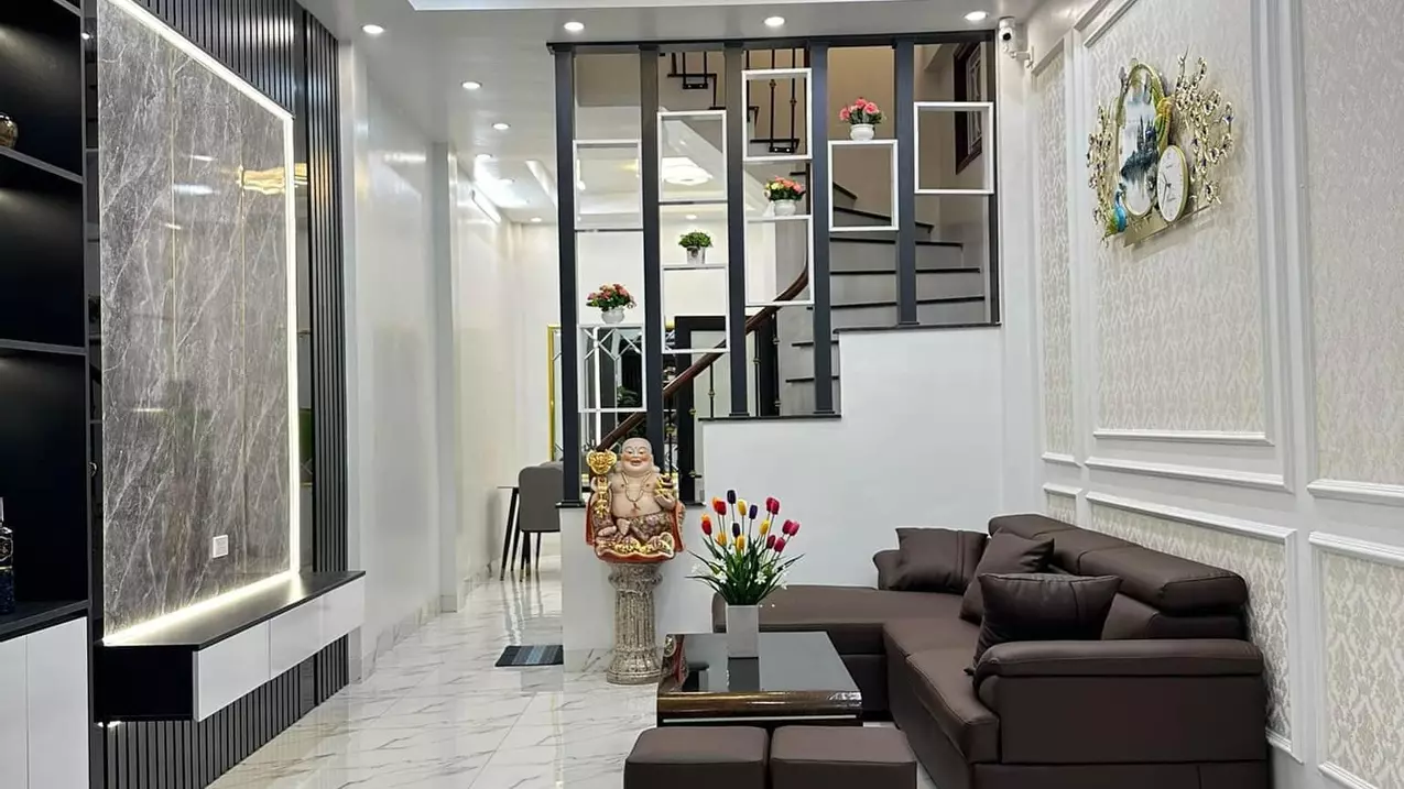 BÁN NHÀ TRUNG TÂM CẦU GIẤY  NGÕ THÔNG NHÀ ĐẸP CHỈ VIỆC VỀ Ở 43M GIÁ 8,6 TỶ-anh-3