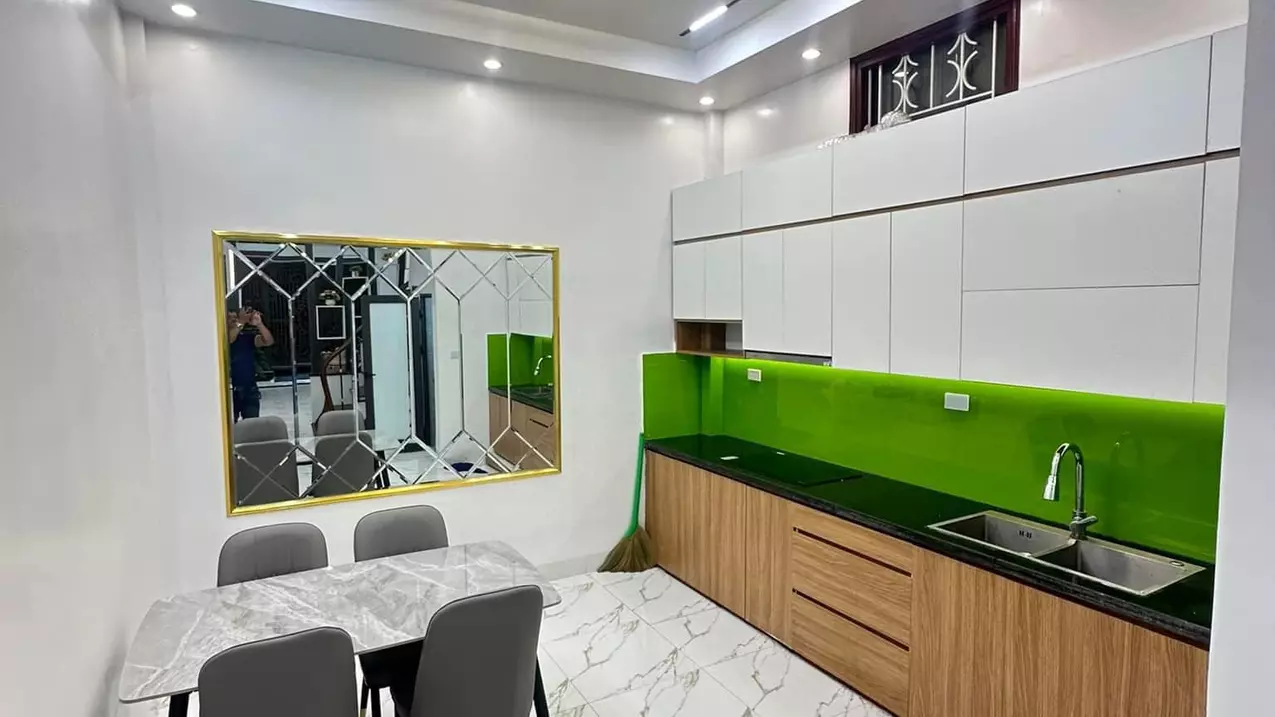 BÁN NHÀ TRUNG TÂM CẦU GIẤY  NGÕ THÔNG NHÀ ĐẸP CHỈ VIỆC VỀ Ở 43M GIÁ 8,6 TỶ-anh-4