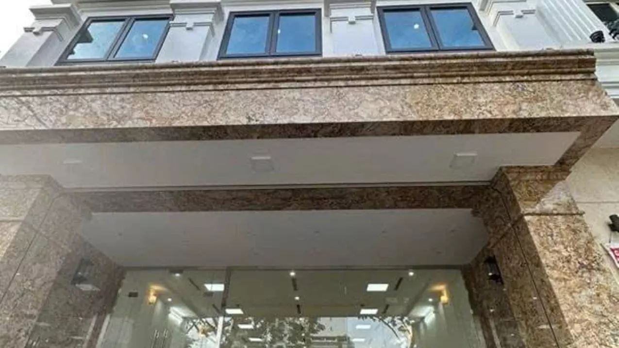 Bán tòa 8 nổi 1 hầm phố Lạc Long Quân 75 tỷ 145m2, MT7.5m kinh doanh gần Quận Ủy-anh-1