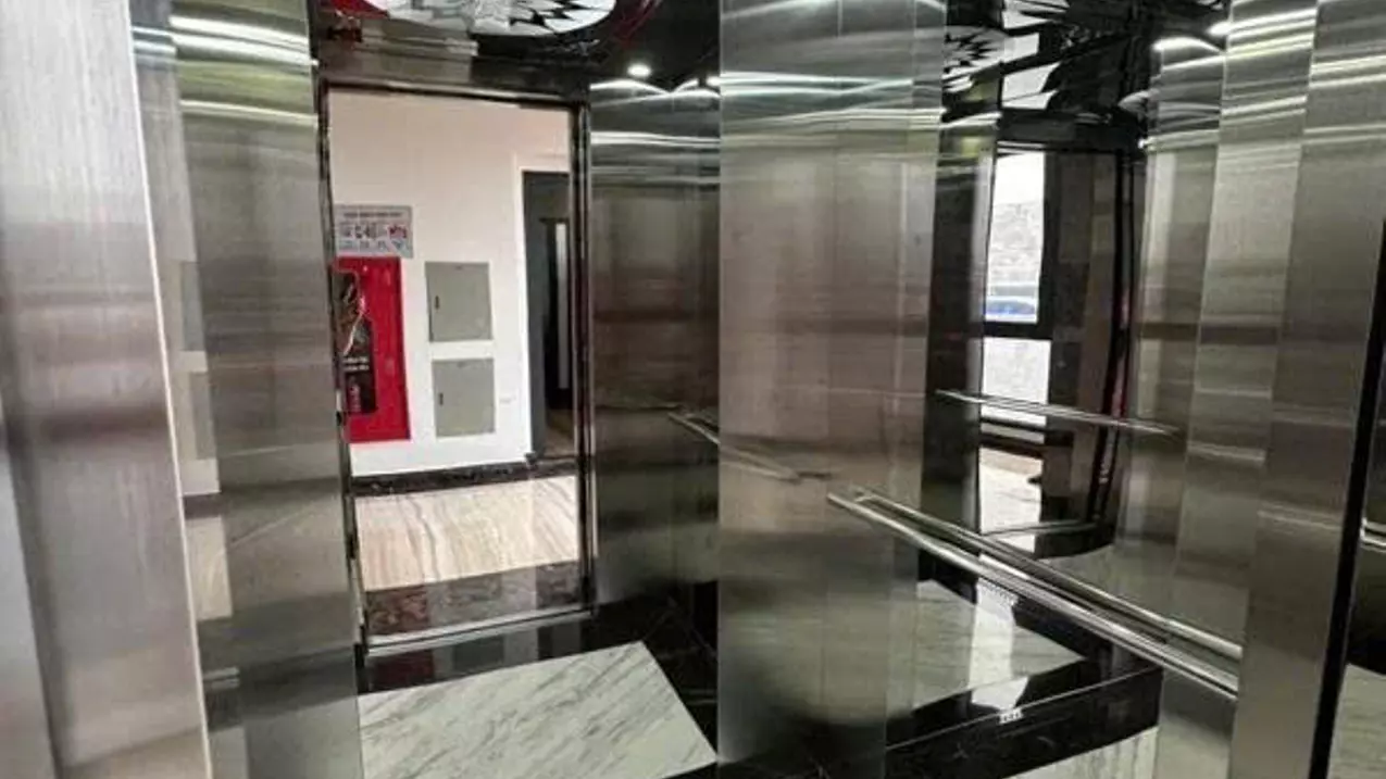 Bán tòa 8 nổi 1 hầm phố Lạc Long Quân 75 tỷ 145m2, MT7.5m kinh doanh gần Quận Ủy-anh-2