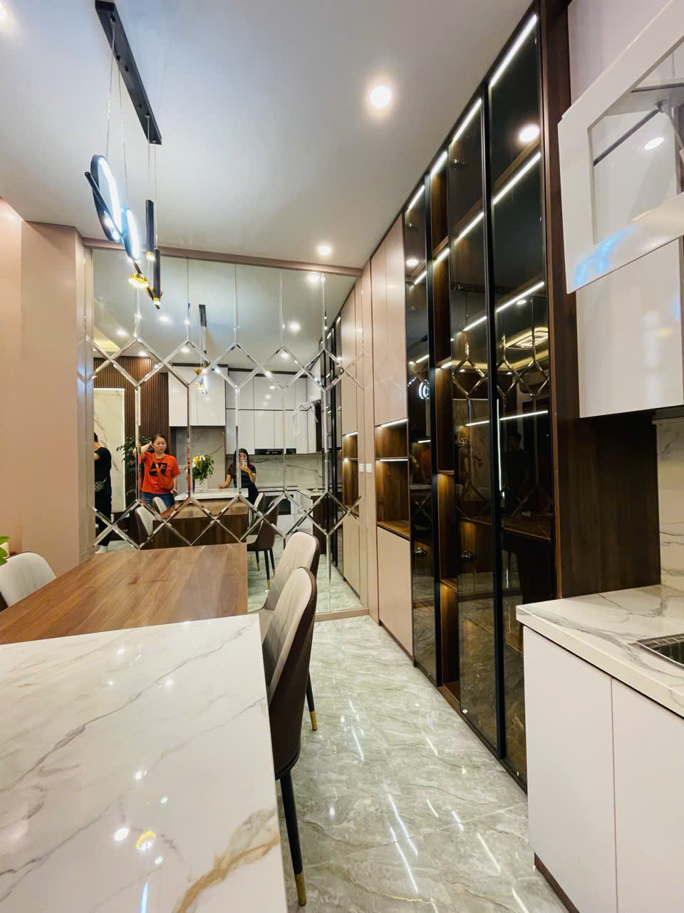CẦN BÁN GẤP NHÀ CẢM HỘI - LÒ ĐÚC 
DT- 45m2 , MT 9m , 4T . OTO ĐỖ VÀI BƯỚC CHÂN . KDOANH SẦM UẤT .-anh-10
