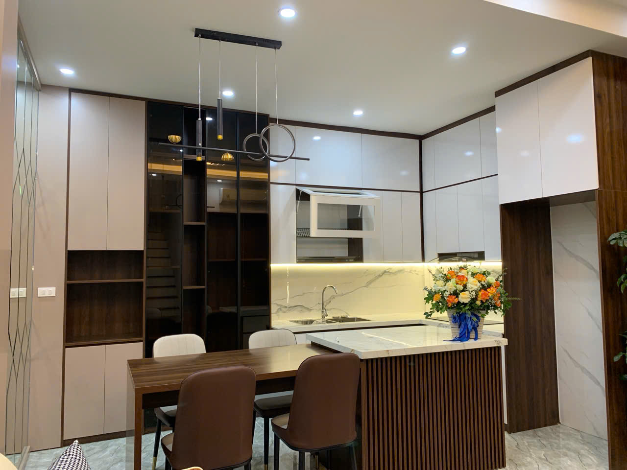 CẦN BÁN GẤP NHÀ CẢM HỘI - LÒ ĐÚC 
DT- 45m2 , MT 9m , 4T . OTO ĐỖ VÀI BƯỚC CHÂN . KDOANH SẦM UẤT .-anh-2