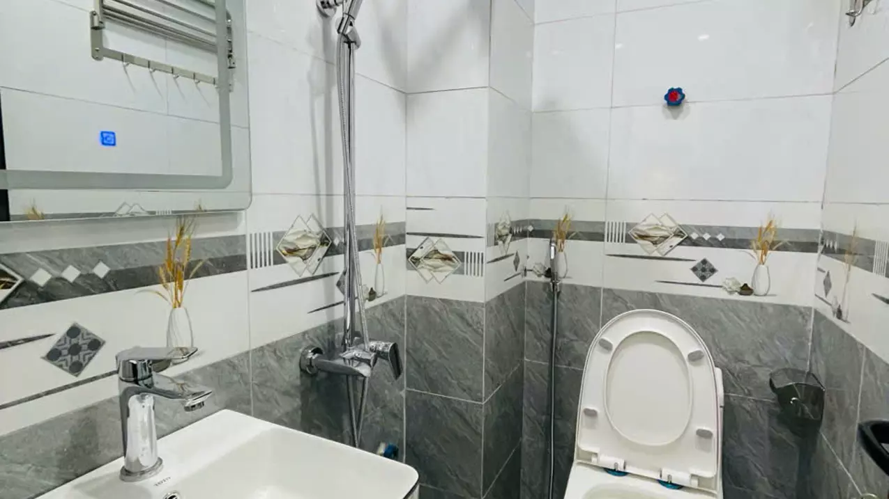 CẦN BÁN GẤP NHÀ CẢM HỘI - LÒ ĐÚC 
DT- 45m2 , MT 9m , 4T . OTO ĐỖ VÀI BƯỚC CHÂN . KDOANH SẦM UẤT .-anh-4