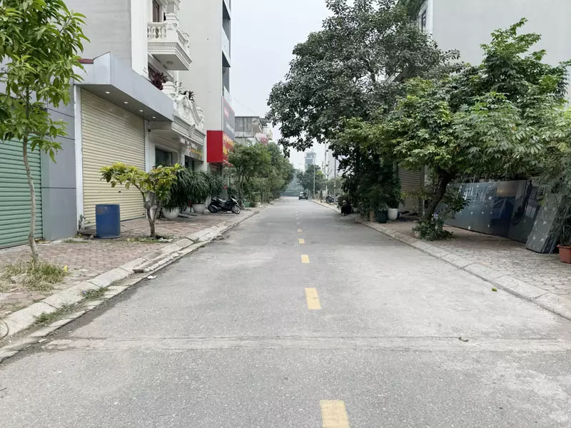 Cần bán xẻ khe 90m2 đất TĐC Thạch Bàn. Đường 13m, vỉa hè rộng, gần dự án Himlam-anh-1