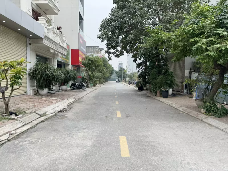Cần bán xẻ khe 90m2 đất TĐC Thạch Bàn. Đường 13m, vỉa hè rộng, gần dự án Himlam-anh-2