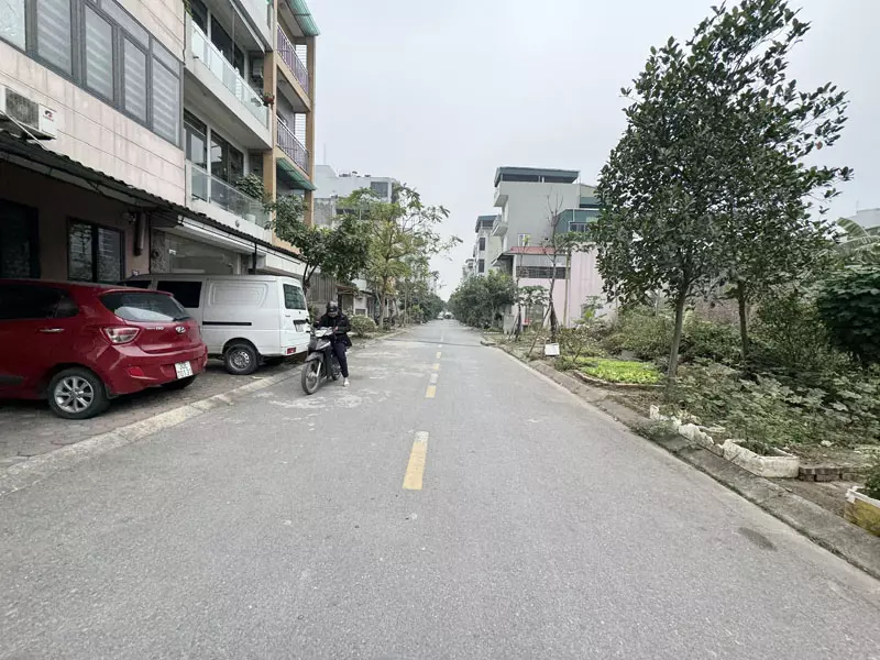 Cần bán xẻ khe 90m2 đất TĐC Thạch Bàn. Đường 13m, vỉa hè rộng, gần dự án Himlam-anh-4