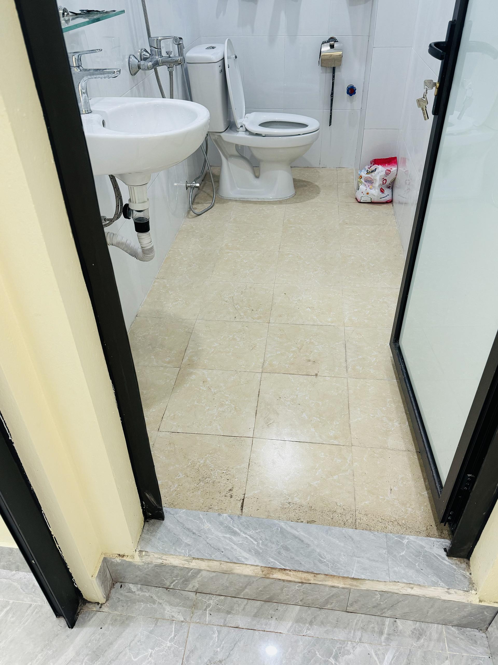 Cần cho tầng 2 + 3  diện tích 45m2/ tầng, 3 ngủ 2 WC giá 8tr/ tháng-anh-10