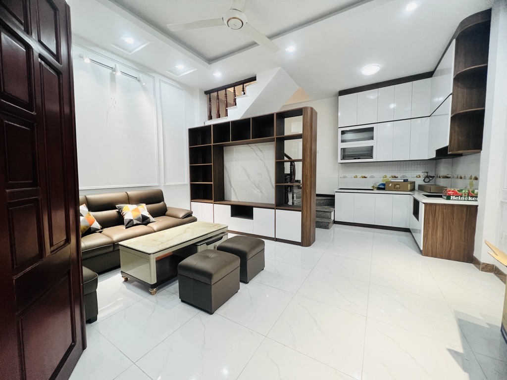 Cầu Giấy, hiếm, không có căn thứ 2,32m2,5T, full nội thất, ở ngay 6tỷ8-anh-1