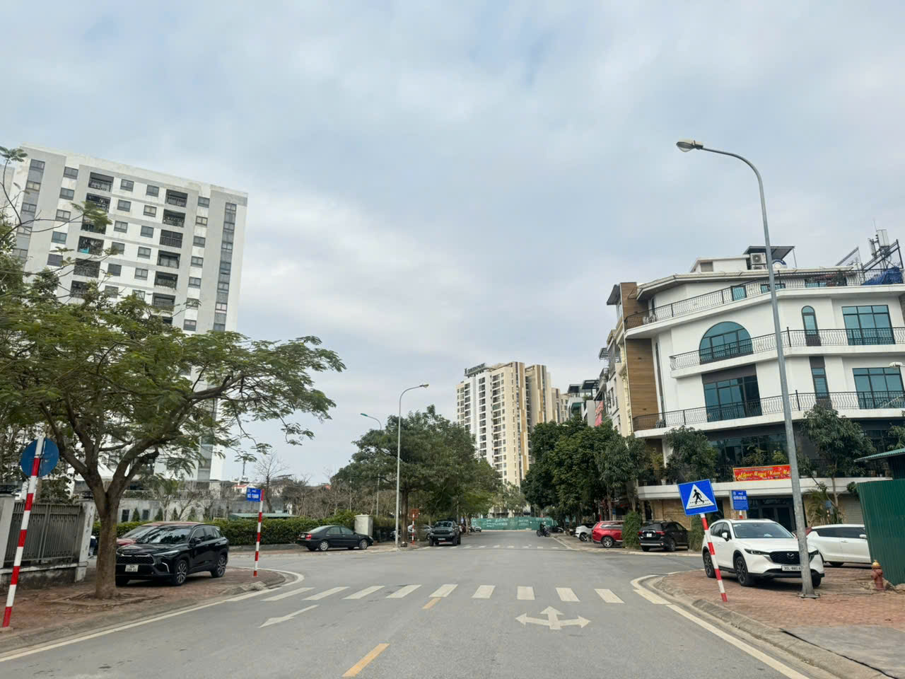 Chính chủ bán  Nhà đẹp long lanh Việt Hưng - full nội thất sịn sò, 1 nhà ra oto tránh, 43,5m, 5-anh-1
