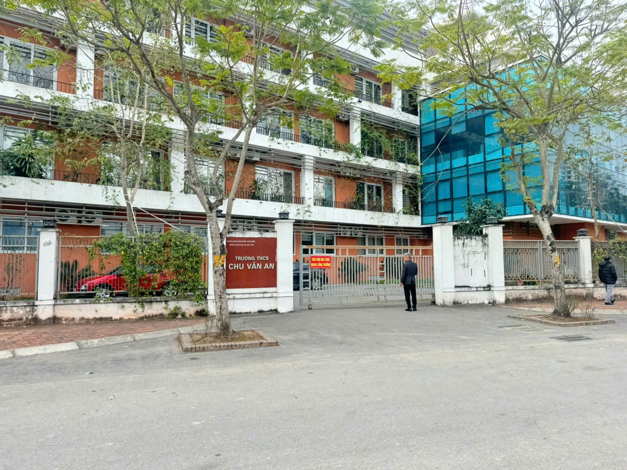 Chính chủ bán  Nhà đẹp long lanh Việt Hưng - full nội thất sịn sò, 1 nhà ra oto tránh, 43,5m, 5-anh-2