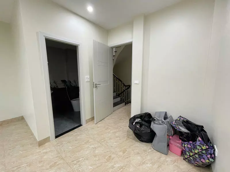 Chính chủ cần bán 32m2 nhà 4,5 tầng, cách 100m ra đường Hồng Tiến. Ô tô đỗ cửa, thang máy-anh-9