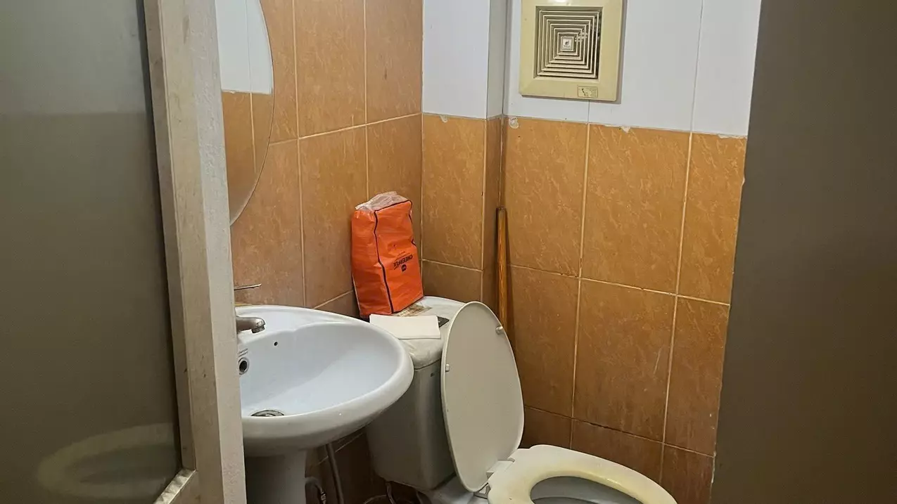 Chính Chủ cho thuê mặt bằng đầu CHỢ NHÀ XANH: Số 1 Ngõ 1 Phan Văn Trường, Dịch Vọng, Cầu Giấy, Hà-anh-3