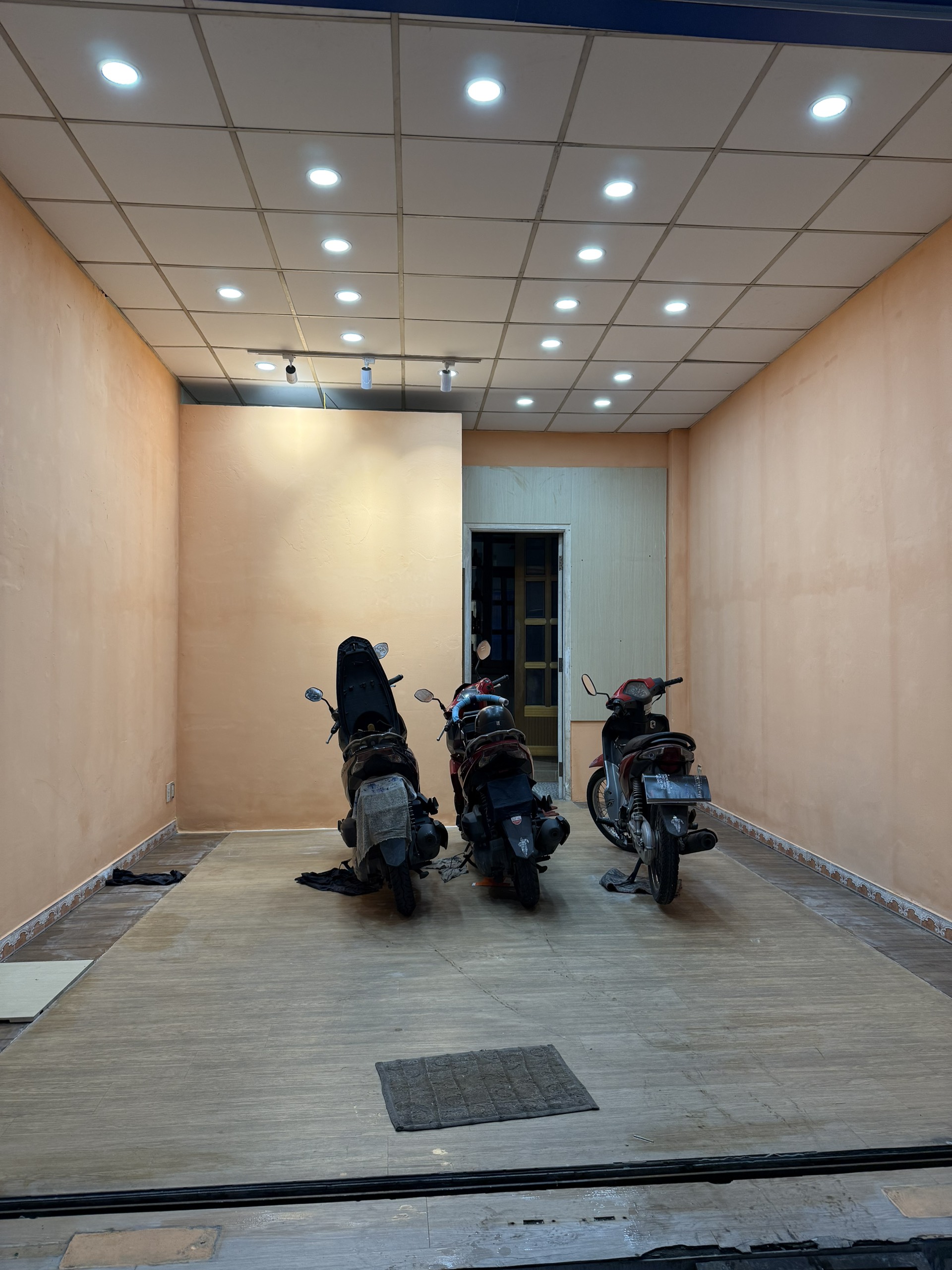 CHO THUÊ MẶT BẰNG KHU MUA BÁN SẦM UẤT-anh-4