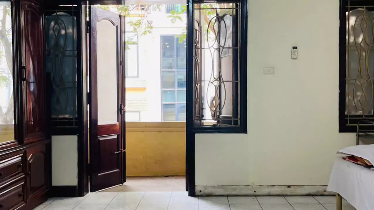 Cho thuê nhà 5 tầng, 10 phòng, vệ sinh khép kín,  vị trí đẹp mặt tiền rộng phố Đội Cấn-anh-3