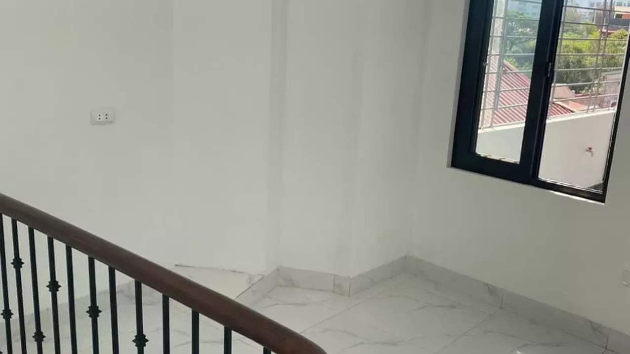 Cho thuê nhà, Chùa Láng, Nguyễn Chí Thanh, Đống Đa, 172m2x 3T -55 tr-anh-2
