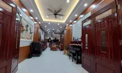 Cho Thuê nhà Hoàn kiếm,Ô tô đỗ cửa, Gần Nhà Hát Lớn. DT 35m2, 2 tầng, mặt tiền 3,5m!