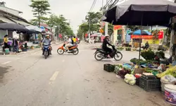 Cho Thuê nhà Hoàn kiếm,Ô tô đỗ cửa, Gần Nhà Hát Lớn. DT 35m2, 2 tầng, mặt tiền 3,5m!