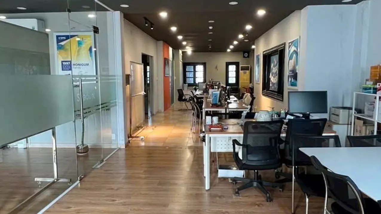 Cho thuê nhà MT đường Lam Sơn, Q Phú Nhuận, Hầm 4 lầu, thang máy đẹp-anh-4