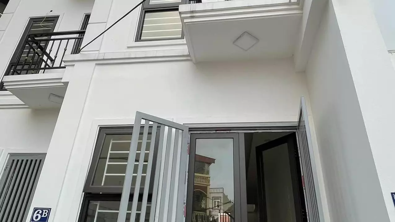 Cho thuê nhà riêng 4 tầng: 1 phòng khách + 4 phòng ngủ + 3 bvs-anh-1