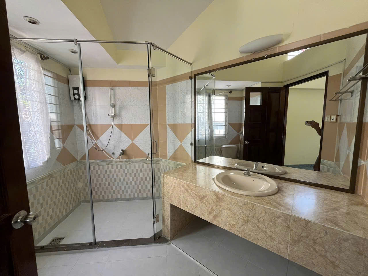 Cho thuê Villa sân vườn Thảo Điền 10x20 4PN 4WC đường xe hơi, đậu 2 xe thoải mái chỉ 30 triệu --anh-4