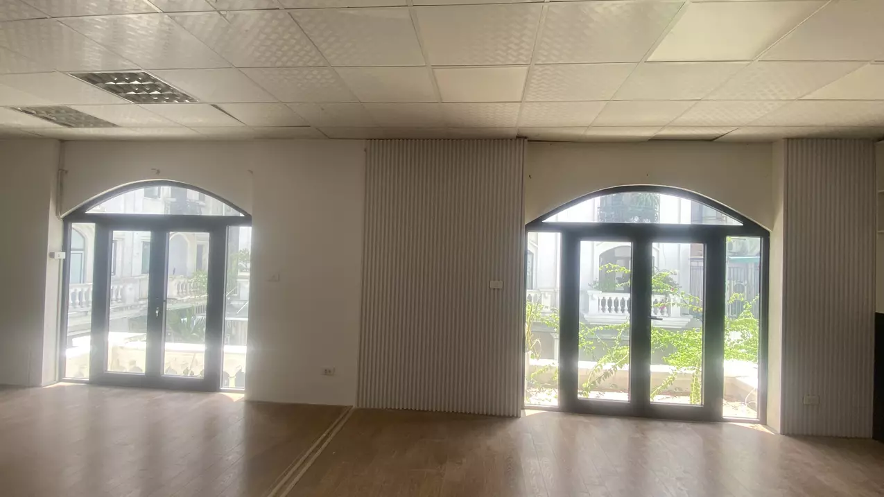 Cho thuê VP ngõ 100 Dịch Vọng Hậu, 3 tầng mỗi tầng 150m-anh-1