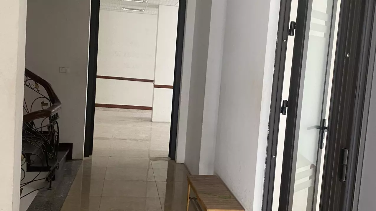 Cho thuê VP ngõ 100 Dịch Vọng Hậu, 3 tầng mỗi tầng 150m-anh-3