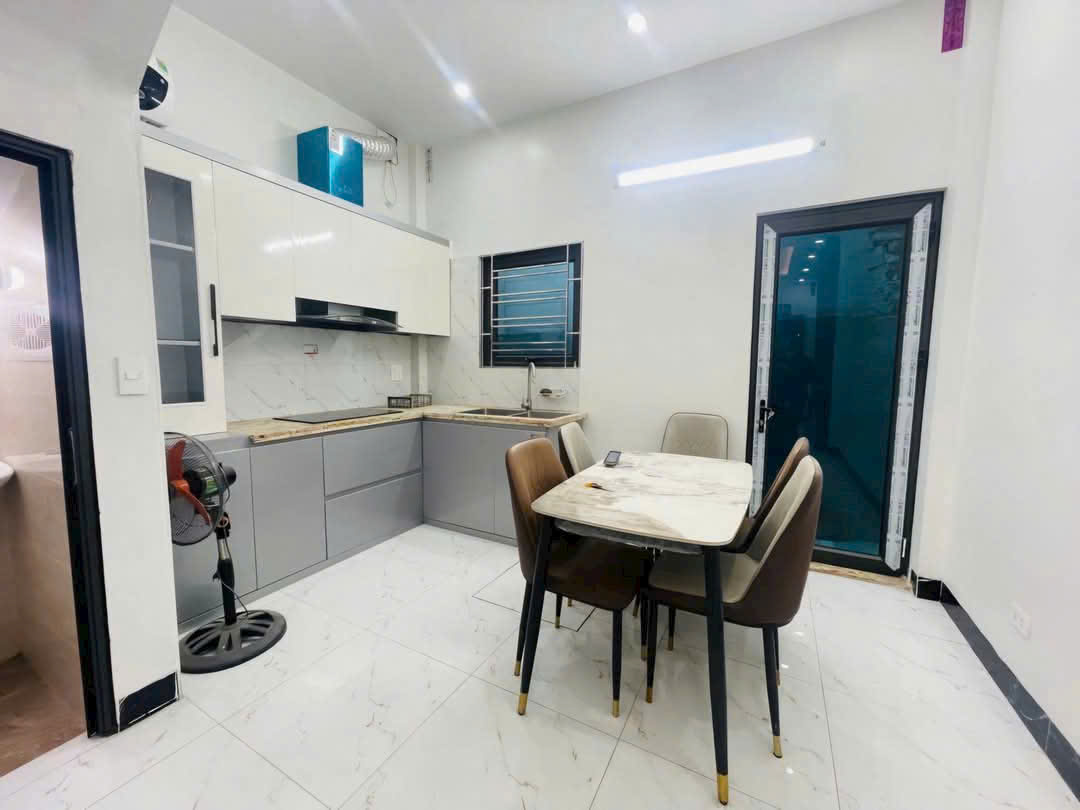 CỰC HIẾM- HƠN 6 TỶ - 49M NHÀ DÂN XÂY PHỐ CỔ NGỌC LÂM, LÔ GÓC, NGÕ THÔNG 10M RA HỒ-anh-8