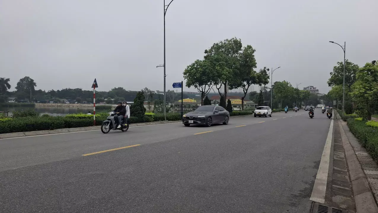 ???? CỰC HIẾM THẠCH BÀN – CỔ LINH ????
???? Nhà đẹp 50m²  ???? Gara ô tô  ???? Gần hồ điều hoà  ???? Nhỉnh 14-anh-1