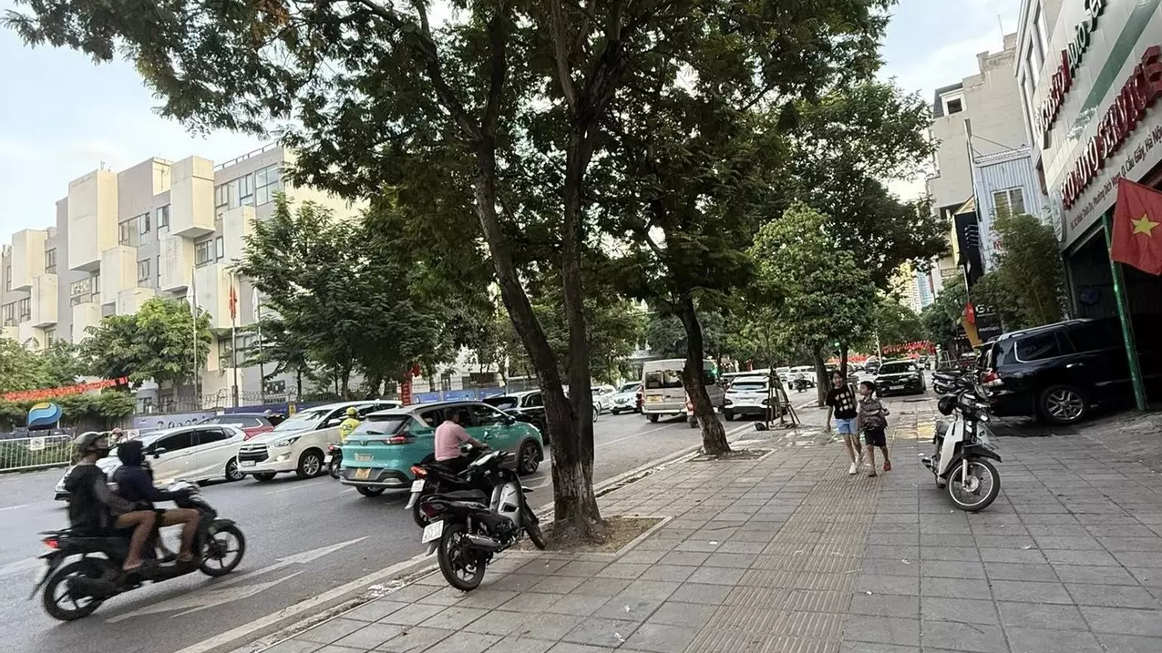 HIẾM CÓ 1-0-2 - TÒA BUILDING MẶT PHỐ KHÚC THỪA DỤ - CẦU GIẤY - MẶT TIỀN 8M - ĐANG CHO THUÊ 200-anh-1