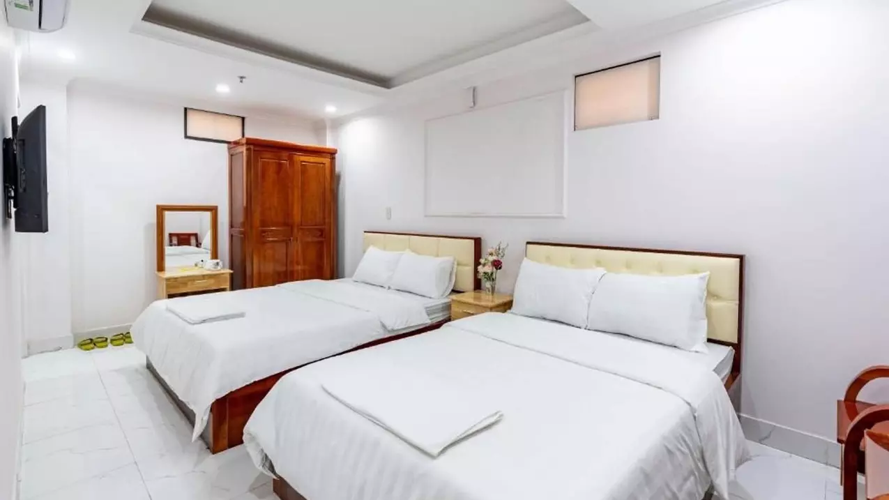 khách sạn Cổ Linh, dòng tiền ổn định 1.2tỷ/năm ,vỉa hè, ôtô dừng đỗ ngày đêm-anh-4