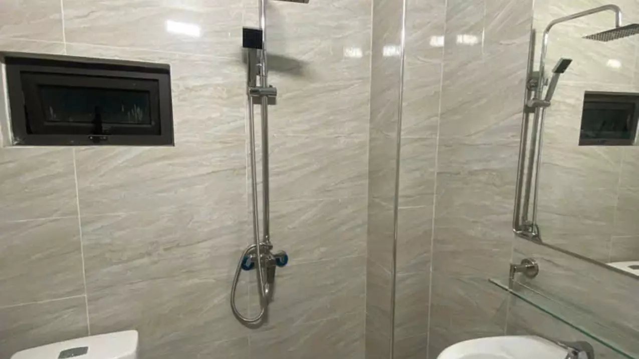 Ngôi nhà tọa lạc tại trung tâm Ngọc Thụy, Long Biên, gần đường 40m, nằm trong khu vực xung quanh-anh-2
