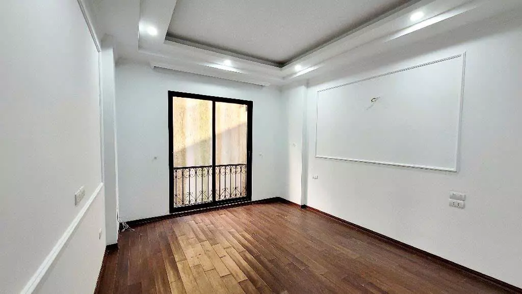 Ngôi nhà tọa lạc tại trung tâm Ngọc Thụy, Long Biên, gần đường 40m, nằm trong khu vực xung quanh-anh-3