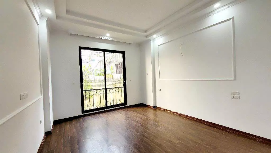 Ngôi nhà tọa lạc tại trung tâm Ngọc Thụy, Long Biên, gần đường 40m, nằm trong khu vực xung quanh-anh-4