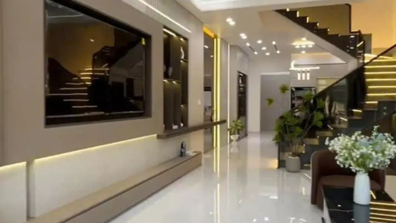 Nhà 1 trệt 2 lầu dtsd 200m², tp. thủ dầu một - chỉ 2.95 tỷ nhà mới xây - sổ sẵn công chứng.-anh-3