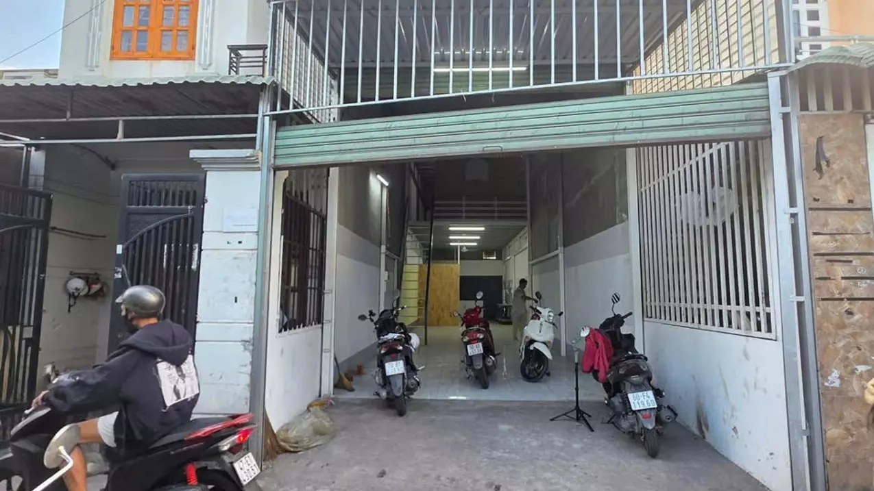 Nhà mặt tiền gần vòng xoay An Phú - Vị trí vàng kinh doanh - Giá chỉ 2,95 tỷ - Khu vực sầm uất-anh-1