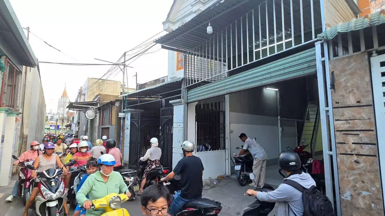 Nhà mặt tiền gần vòng xoay An Phú - Vị trí vàng kinh doanh - Giá chỉ 2,95 tỷ - Khu vực sầm uất-anh-3