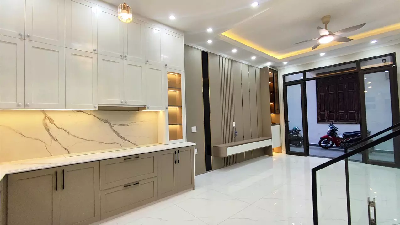 NHÀ MỚI ĐẸP – MIẾU 2 LÊ CHÂN – Ô TÔ CÁCH NHÀ 15 BƯỚC CHÂN

Vị trí thuộc ngõ Kafa Hồ Sen đi vào,-anh-4