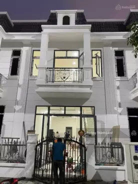 ♨ ♨ Còn duy nhất 10 căn nhà phố xây dựng sẵn, sổ hồng trao tay. Chiếc khấu lên tới 5%, nhận nhà ngay Mặt tiền đường Tân Phước Khánh 32, phường Tân Phước Khánh, Thành Phố Tân Uyên, tỉnh Bình Dương. Liền kề khu công nghiệp nên dễ dàng cho các chuyên-anh-2
